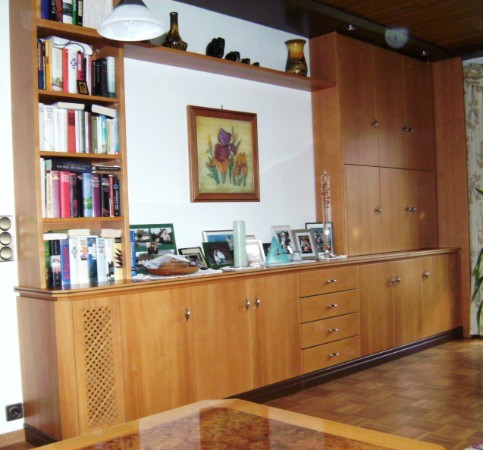 Wohnzimmermöbel, Birnbaum, lackiert